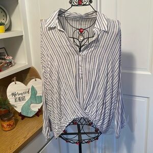 💙💙💙BOGOHO 💙💙💙Hi~Lo Blue & White Striped Floral & Ivy LS Shirt